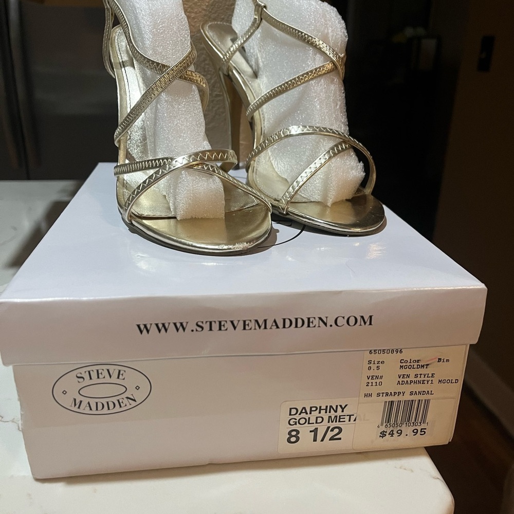 STEVEN MADDEN Daphny Gold Metallic Heels Size 8.5 - Picture 6 of 7